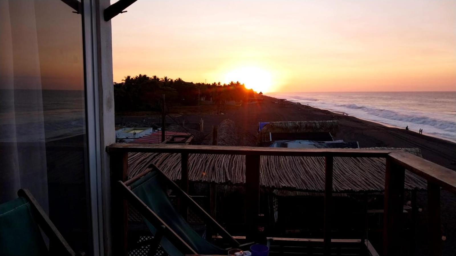 Black Sand Beachhouse Monterrico Eksteriør bilde